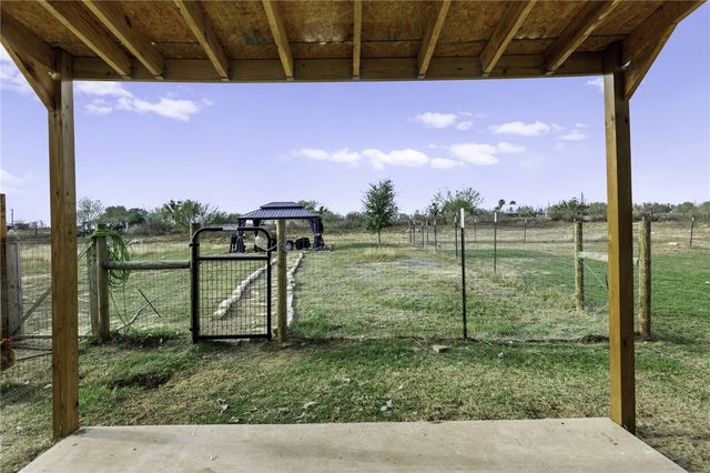 105 Hidden Haven, Floresville, TX 78114
