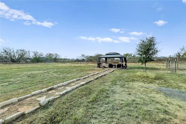 105 Hidden Haven, Floresville, TX 78114