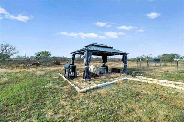 105 Hidden Haven, Floresville, TX 78114