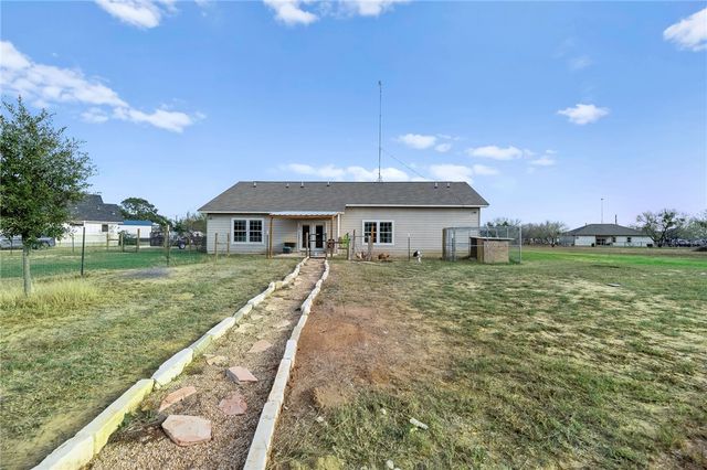 105 Hidden Haven, Floresville, TX 78114