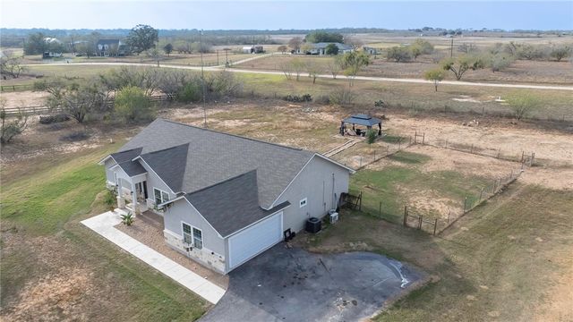 105 Hidden Haven, Floresville, TX 78114