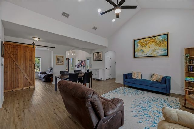 105 Hidden Haven, Floresville, TX 78114