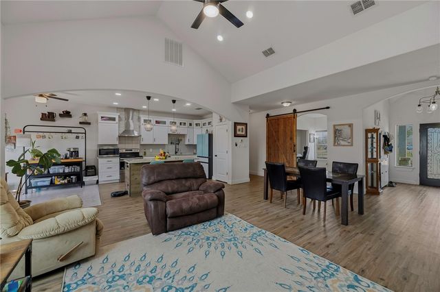 105 Hidden Haven, Floresville, TX 78114