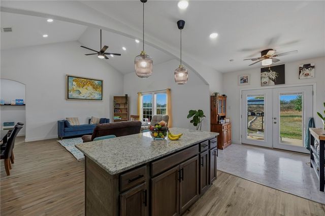 105 Hidden Haven, Floresville, TX 78114