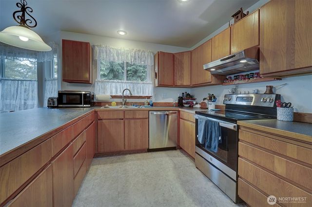 22035 Sea Vista NE, Poulsbo, WA 98370