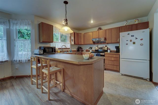 22035 Sea Vista NE, Poulsbo, WA 98370