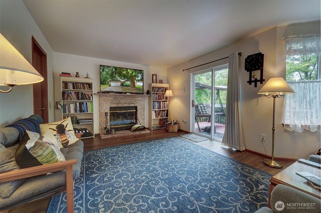 22035 Sea Vista NE, Poulsbo, WA 98370