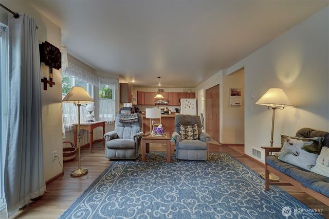 22035 Sea Vista NE, Poulsbo, WA 98370