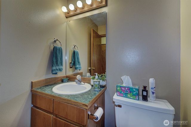 22035 Sea Vista NE, Poulsbo, WA 98370