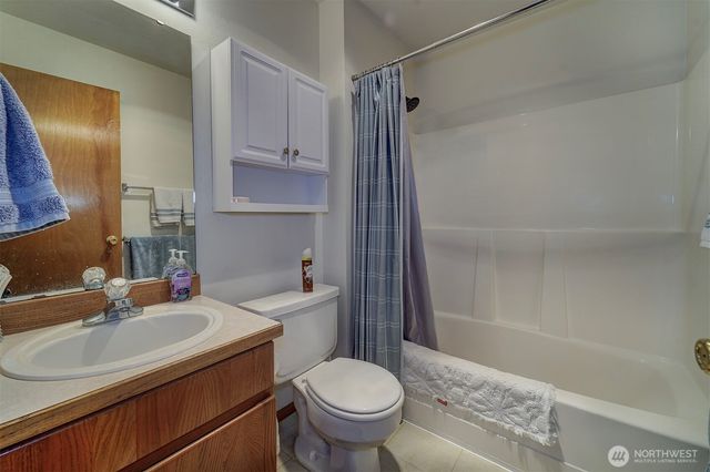 22035 Sea Vista NE, Poulsbo, WA 98370
