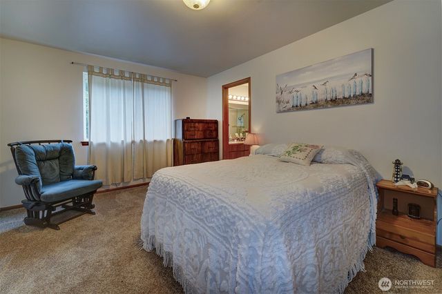 22035 Sea Vista NE, Poulsbo, WA 98370