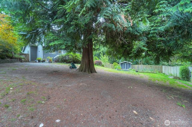 22035 Sea Vista NE, Poulsbo, WA 98370