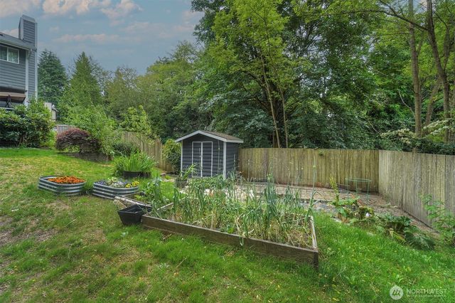 22035 Sea Vista NE, Poulsbo, WA 98370