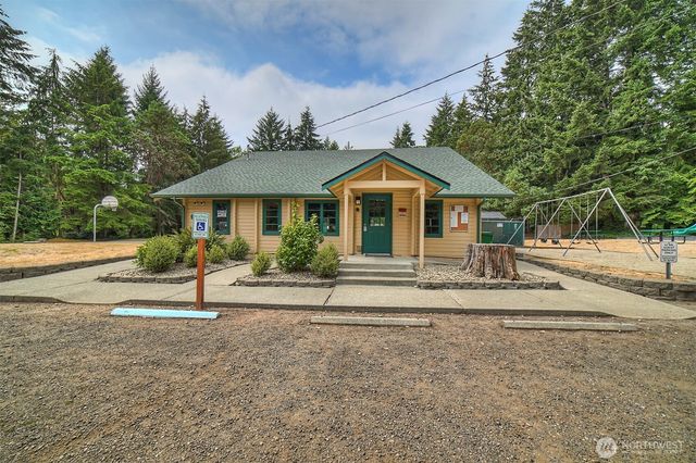 22035 Sea Vista NE, Poulsbo, WA 98370