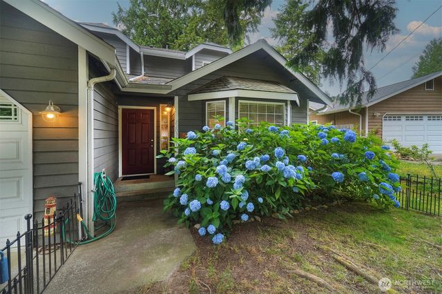 22035 Sea Vista NE, Poulsbo, WA 98370