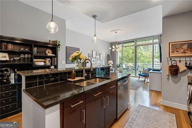 44 Peachtree Place NE 822, Atlanta, GA 30309