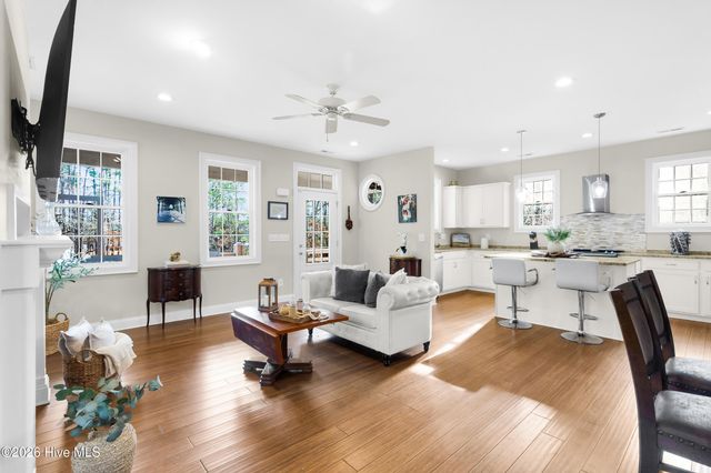 61 Spinnaker Point Road N, Oriental, NC 28571