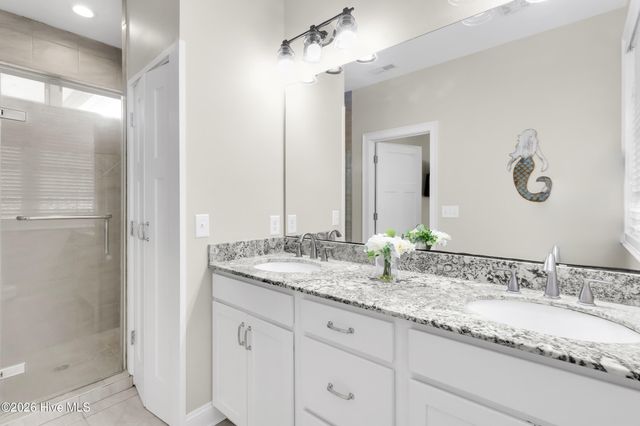 61 Spinnaker Point Road N, Oriental, NC 28571