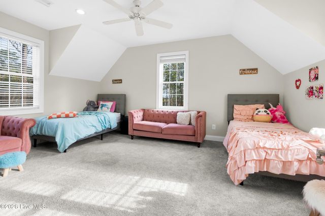 61 Spinnaker Point Road N, Oriental, NC 28571