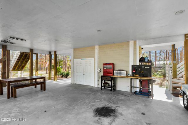 61 Spinnaker Point Road N, Oriental, NC 28571