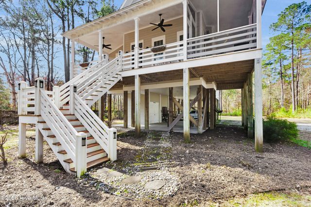 61 Spinnaker Point Road N, Oriental, NC 28571