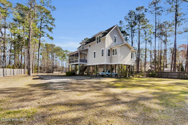 61 Spinnaker Point Road N, Oriental, NC 28571
