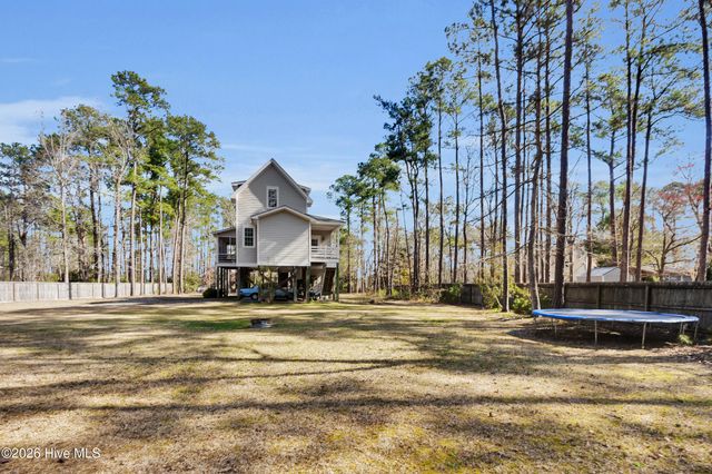 61 Spinnaker Point Road N, Oriental, NC 28571