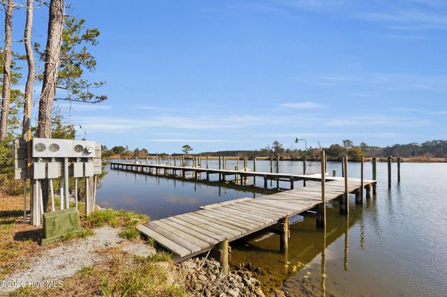 61 Spinnaker Point Road N, Oriental, NC 28571