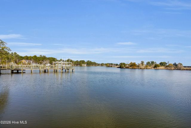 61 Spinnaker Point Road N, Oriental, NC 28571