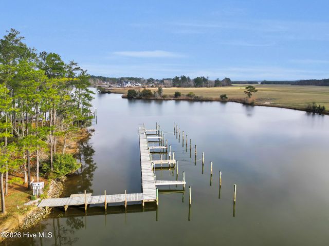 61 Spinnaker Point Road N, Oriental, NC 28571