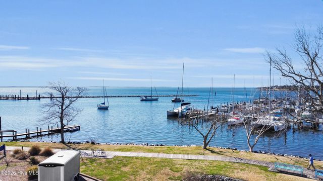 61 Spinnaker Point Road N, Oriental, NC 28571