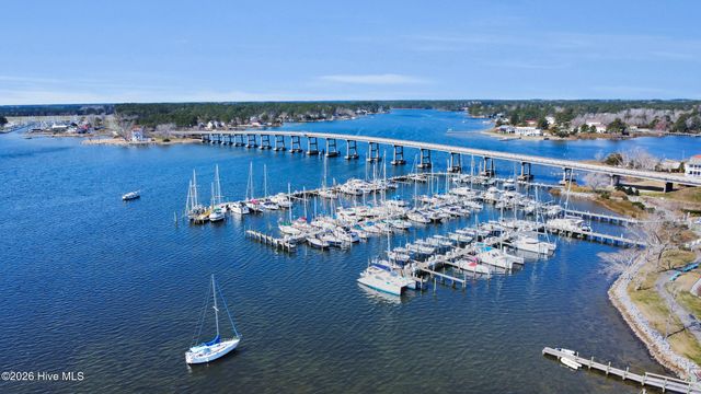 61 Spinnaker Point Road N, Oriental, NC 28571