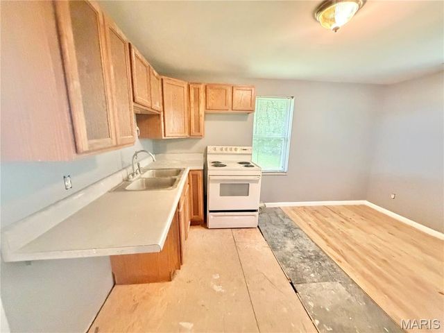1408 W Congress Street, Pacific, MO 63069