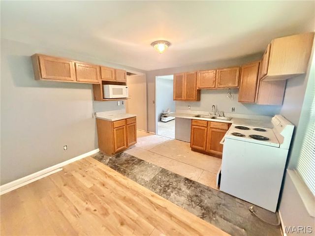 1408 W Congress Street, Pacific, MO 63069