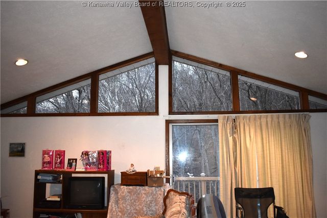 882 Patterson Drive, Elkview, WV 25071