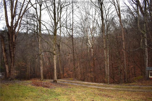 882 Patterson Drive, Elkview, WV 25071