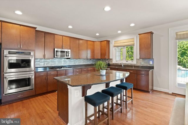 6874 NOYES AVE, Haymarket, VA 20169