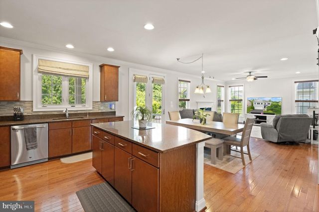 6874 NOYES AVE, Haymarket, VA 20169