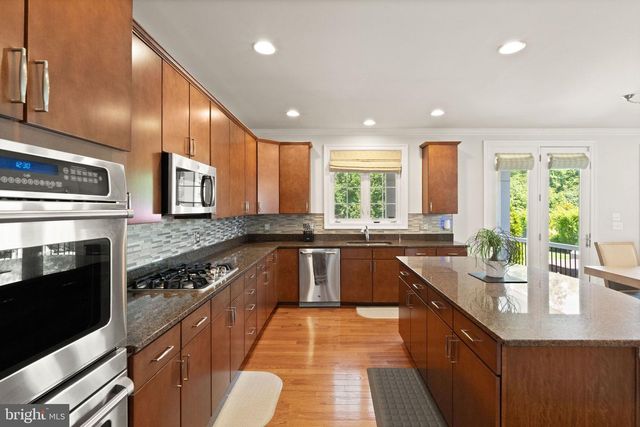 6874 NOYES AVE, Haymarket, VA 20169