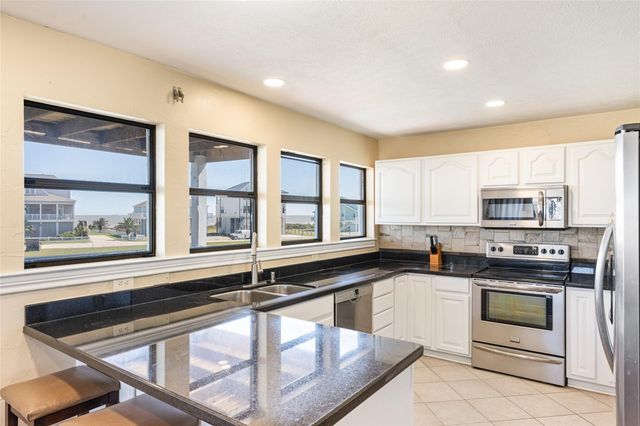 3040 Carioca Court, Crystal Beach, TX 77650