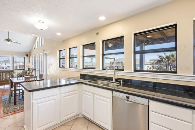3040 Carioca Court, Crystal Beach, TX 77650