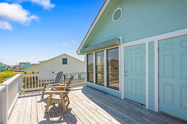 3040 Carioca Court, Crystal Beach, TX 77650