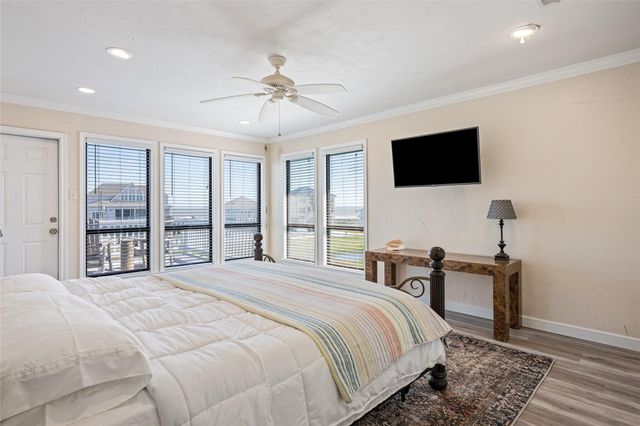 3040 Carioca Court, Crystal Beach, TX 77650