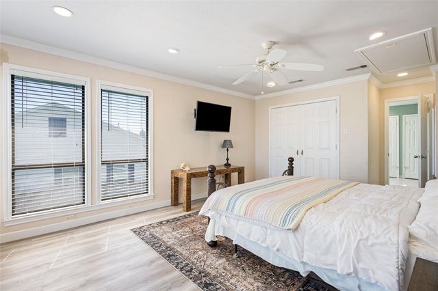3040 Carioca Court, Crystal Beach, TX 77650