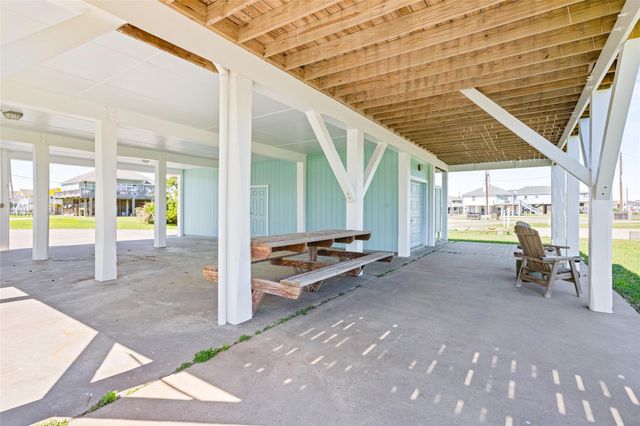 3040 Carioca Court, Crystal Beach, TX 77650