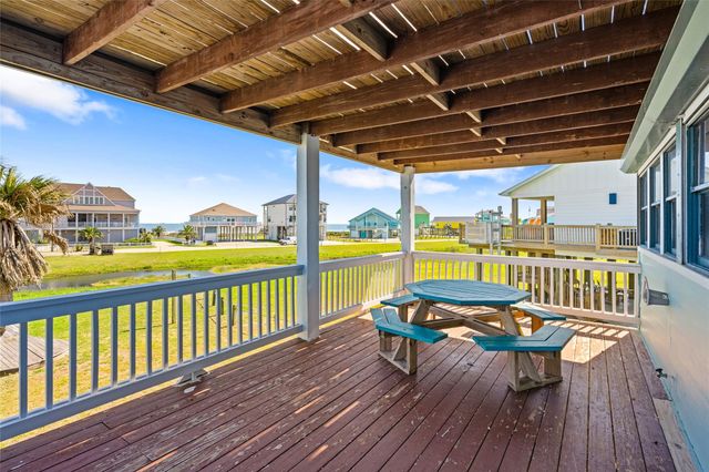 3040 Carioca Court, Crystal Beach, TX 77650