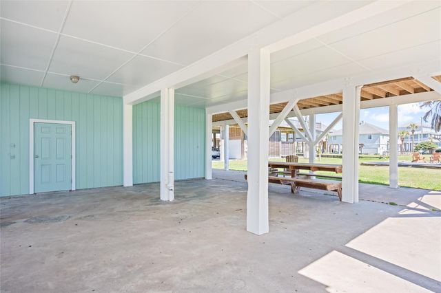 3040 Carioca Court, Crystal Beach, TX 77650