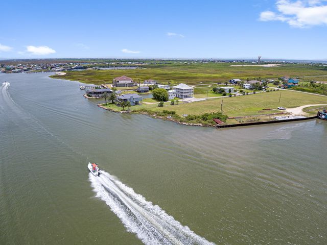 3040 Carioca Court, Crystal Beach, TX 77650