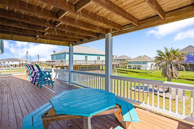 3040 Carioca Court, Crystal Beach, TX 77650
