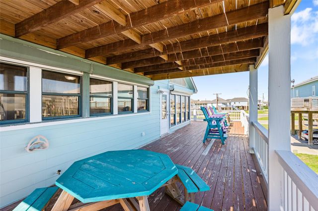 3040 Carioca Court, Crystal Beach, TX 77650